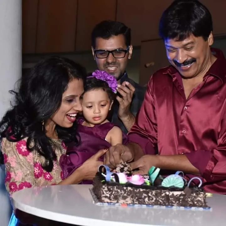 Dinesh Phadnis family