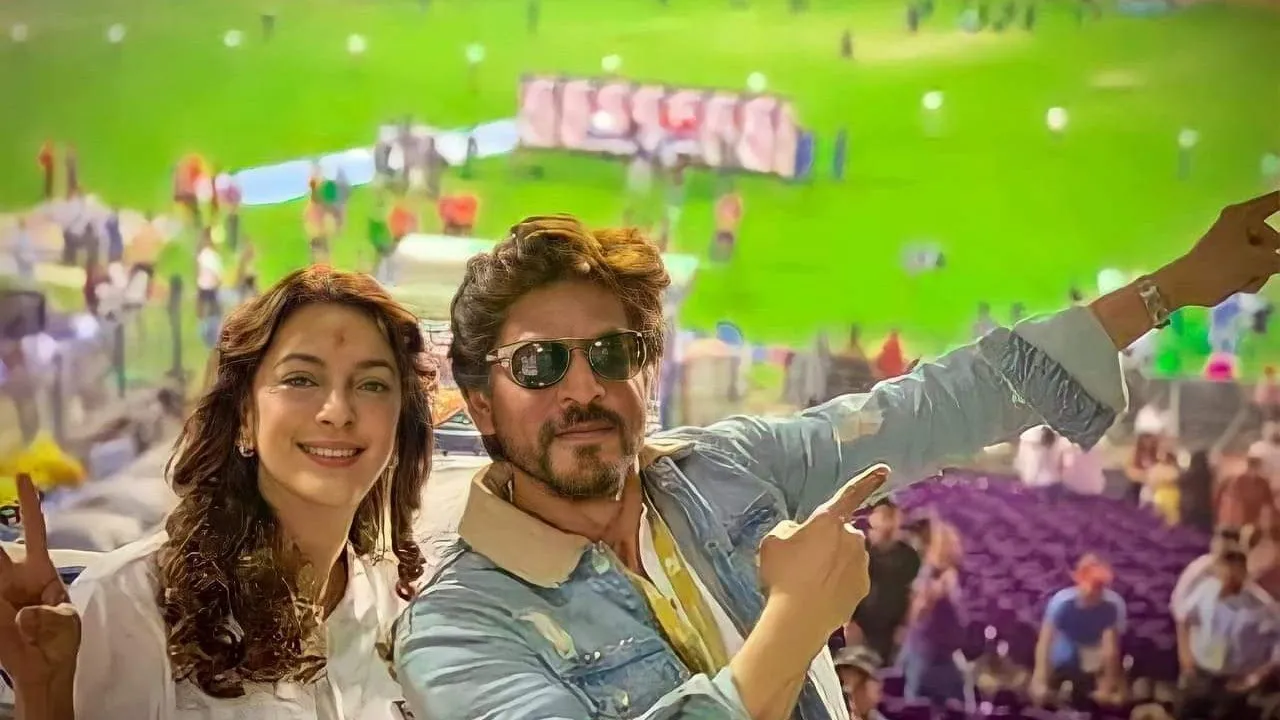 Shahrukh Khan and Juhi