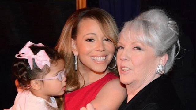 mariah with mother and siser